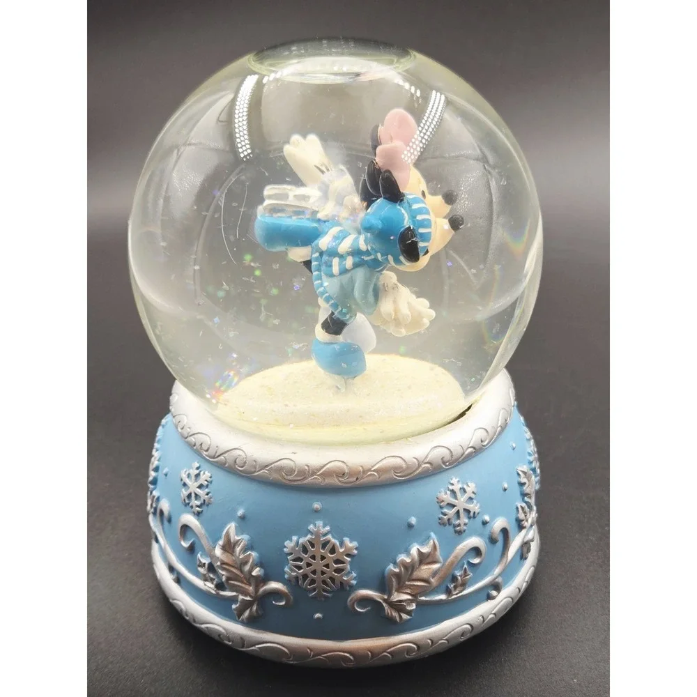 Precious Moments Disney Showcase 